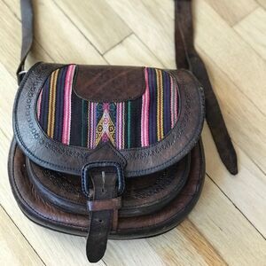 [ vintage ] Aztec leather bag etched euc